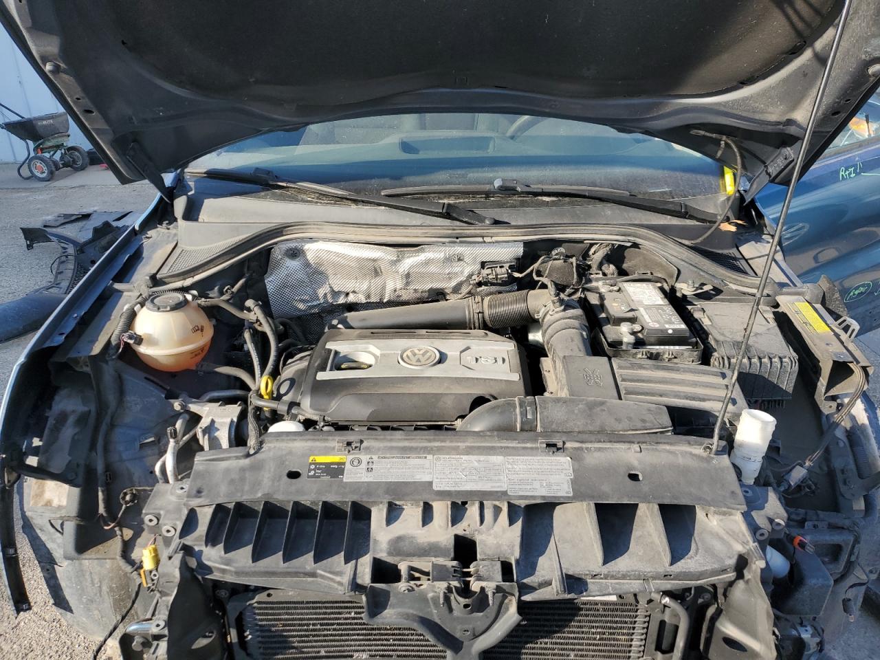 2017 Volkswagen Tiguan - Image 12