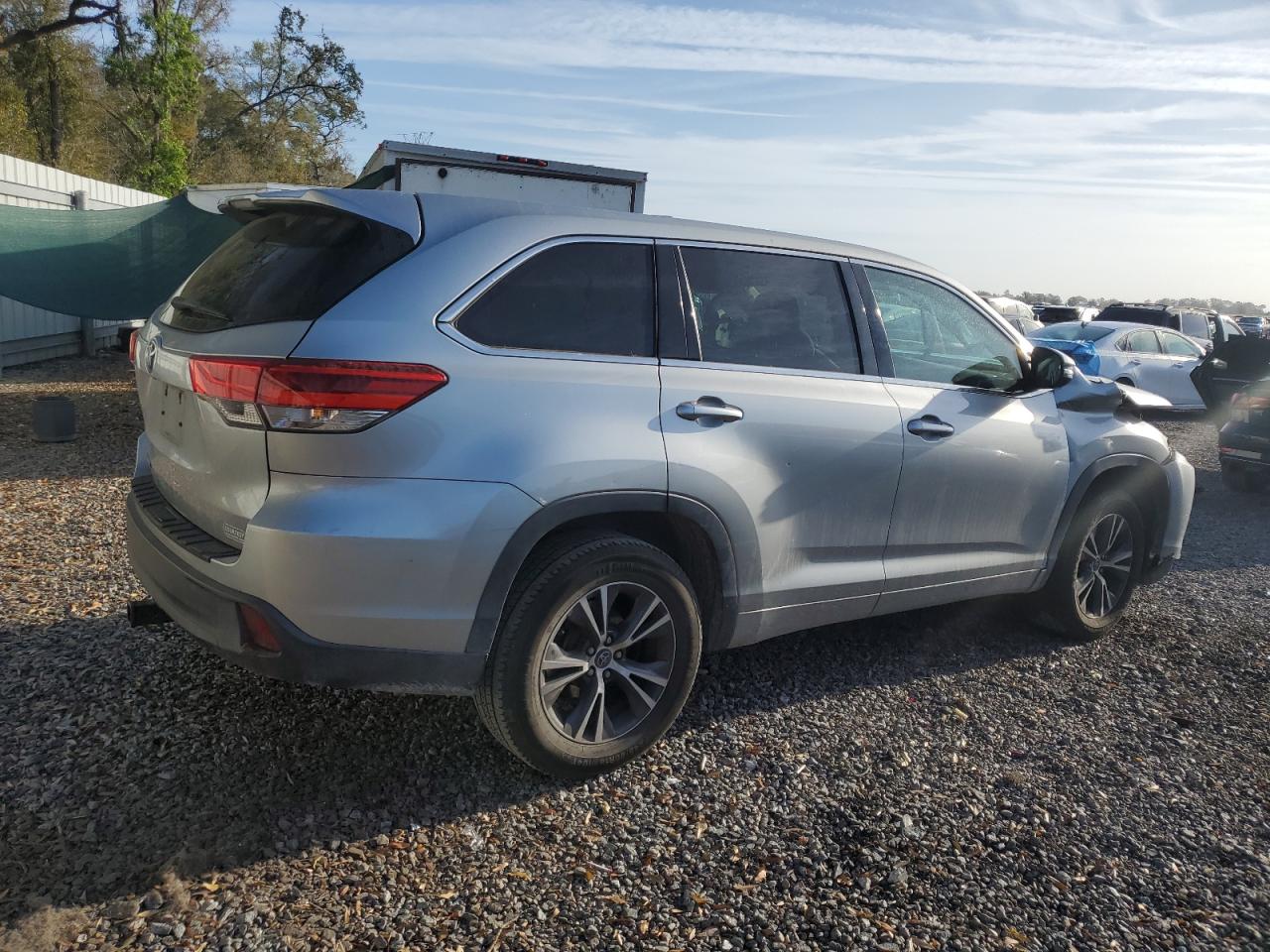 2017 Toyota Highlander - Image 3