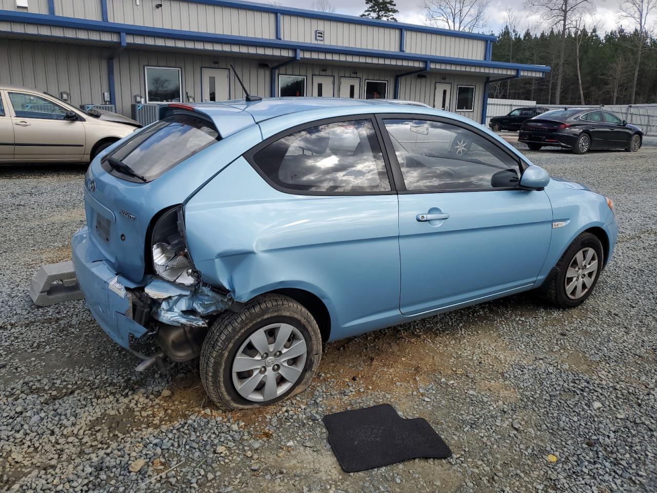 2011 Hyundai Accent - Image 3