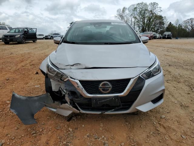  NISSAN VERSA 2021 Srebrny