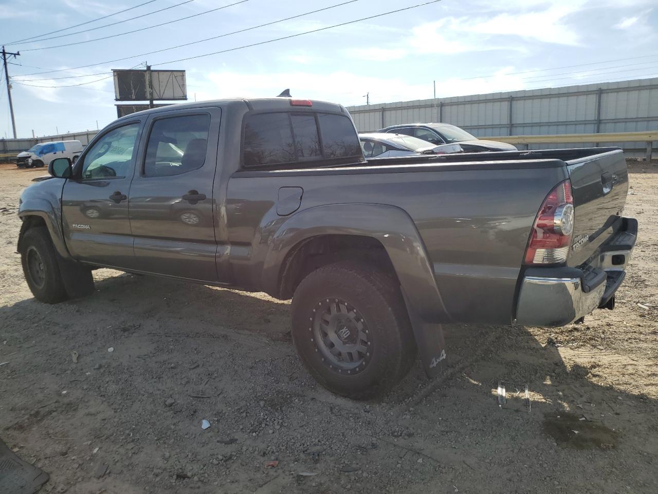 2015 Toyota Tacoma - Image 2