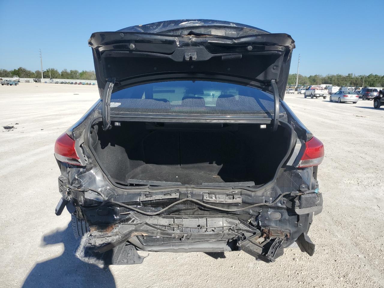 2018 Hyundai Elantra - Image 6