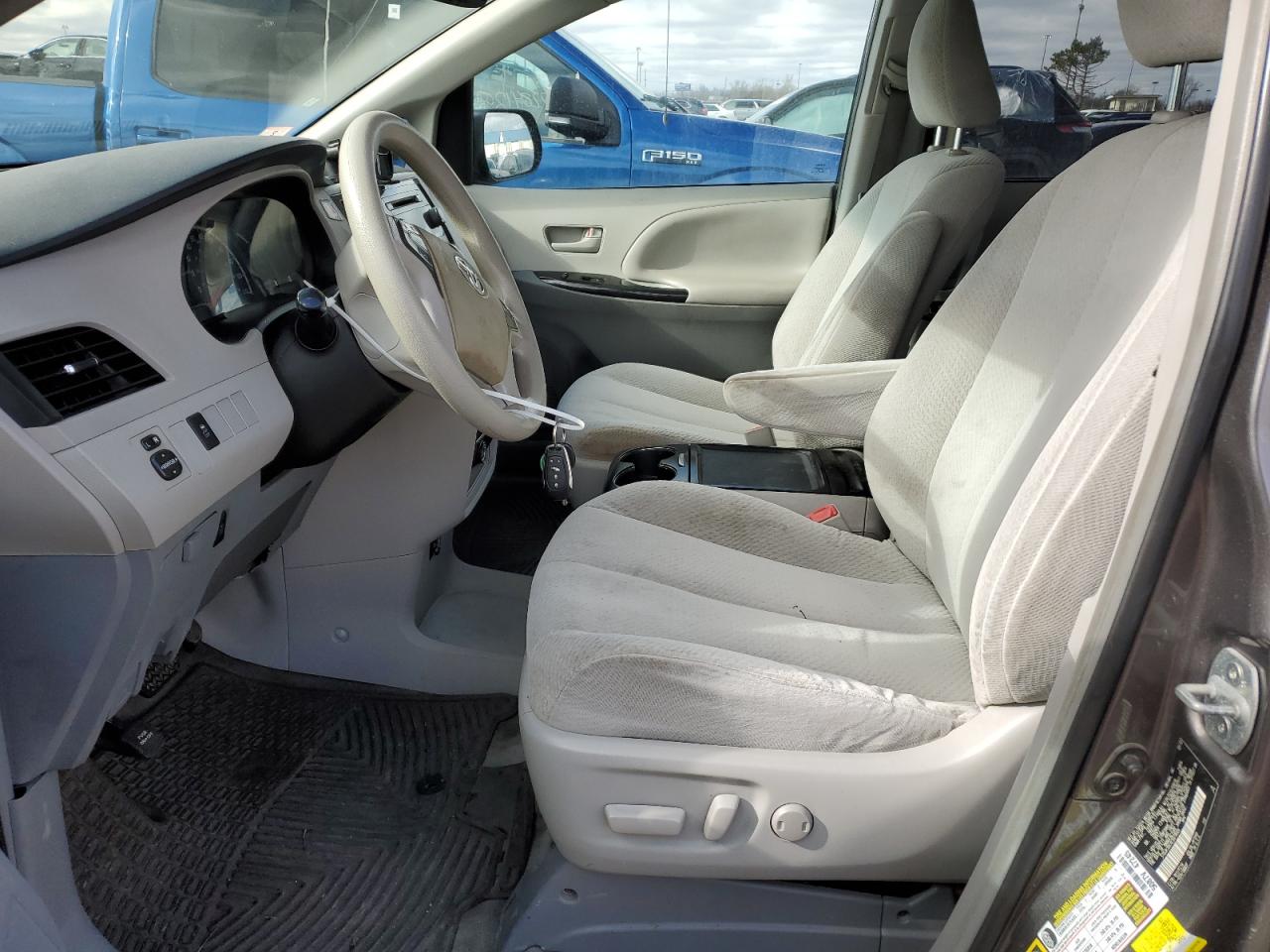 2014 Toyota Sienna - Image 7