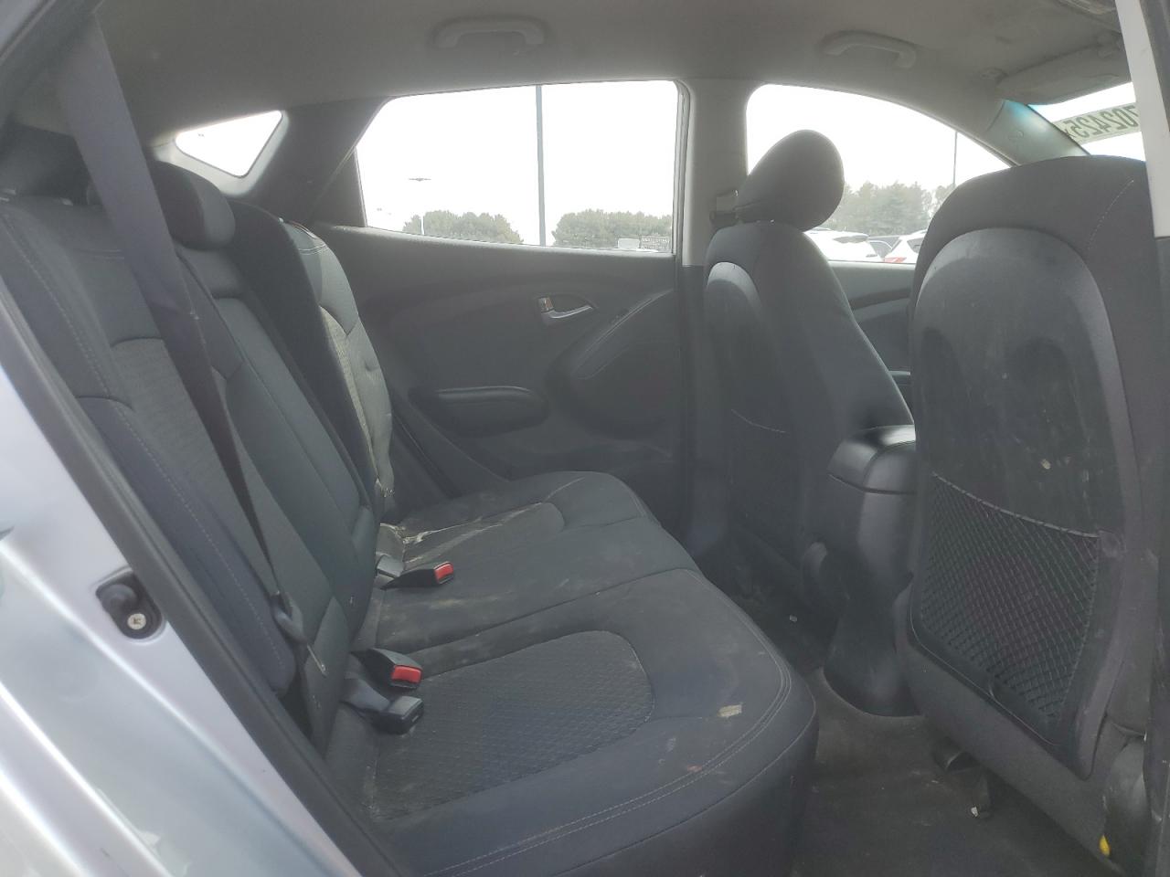 2010 Hyundai Tucson - Image 11