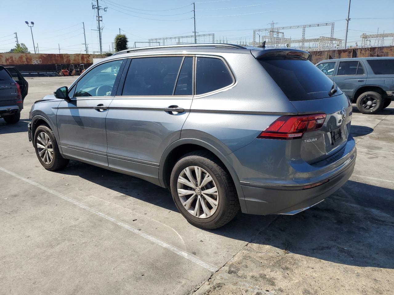 2020 Volkswagen Tiguan - Image 2