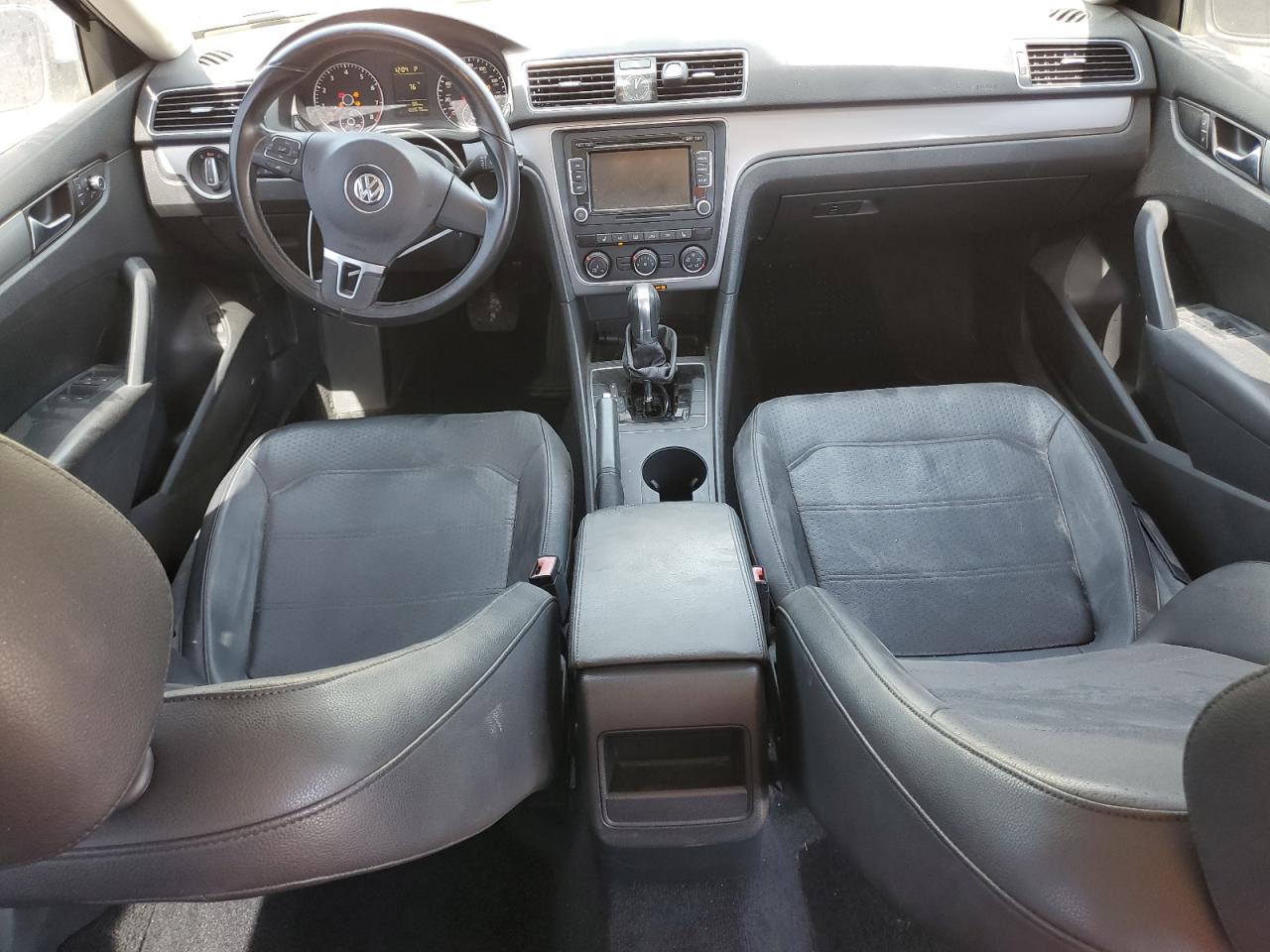 2015 Volkswagen Passat - Image 8