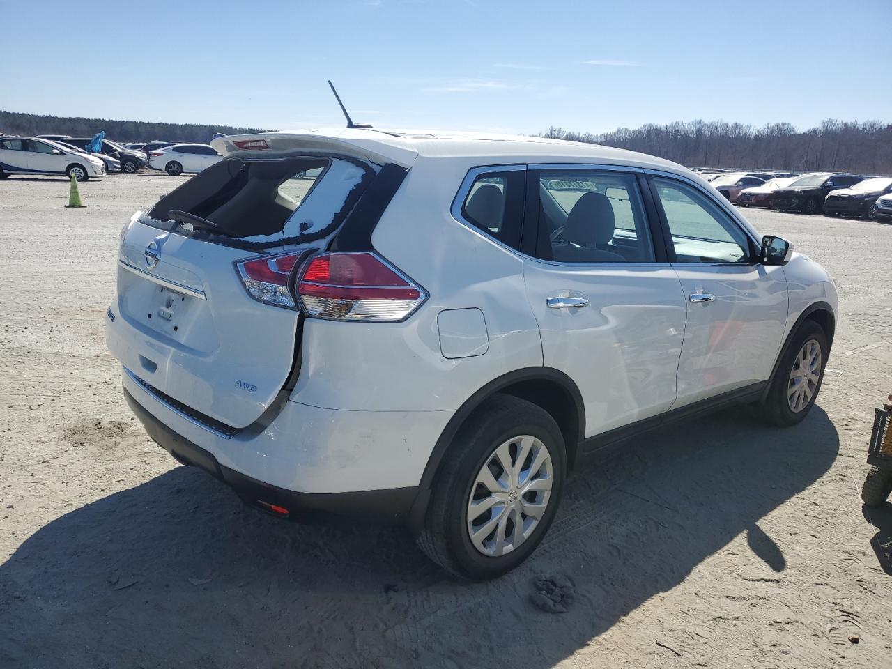 2015 Nissan Rogue - Image 3