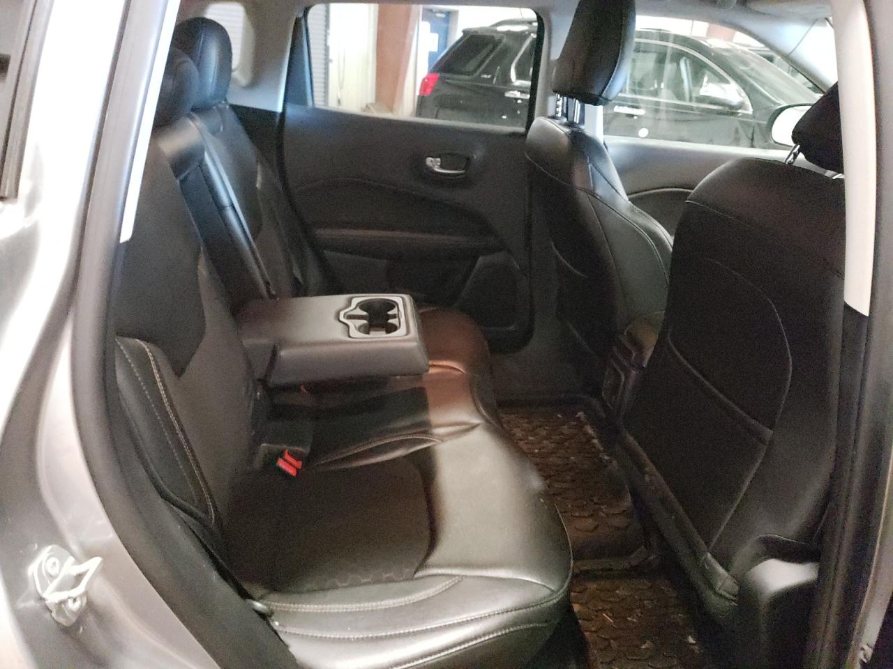 2018 Jeep Compass - Image 11