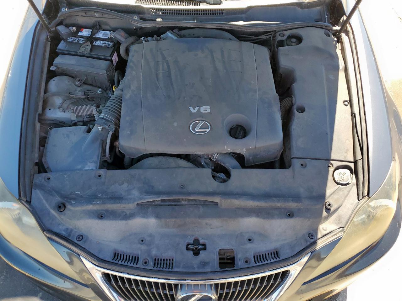 2012 Lexus IS - Image 11