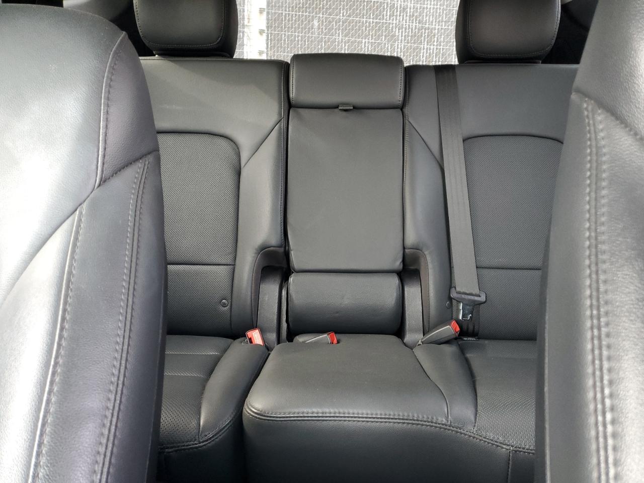 2017 Hyundai Santa Fe - Image 10