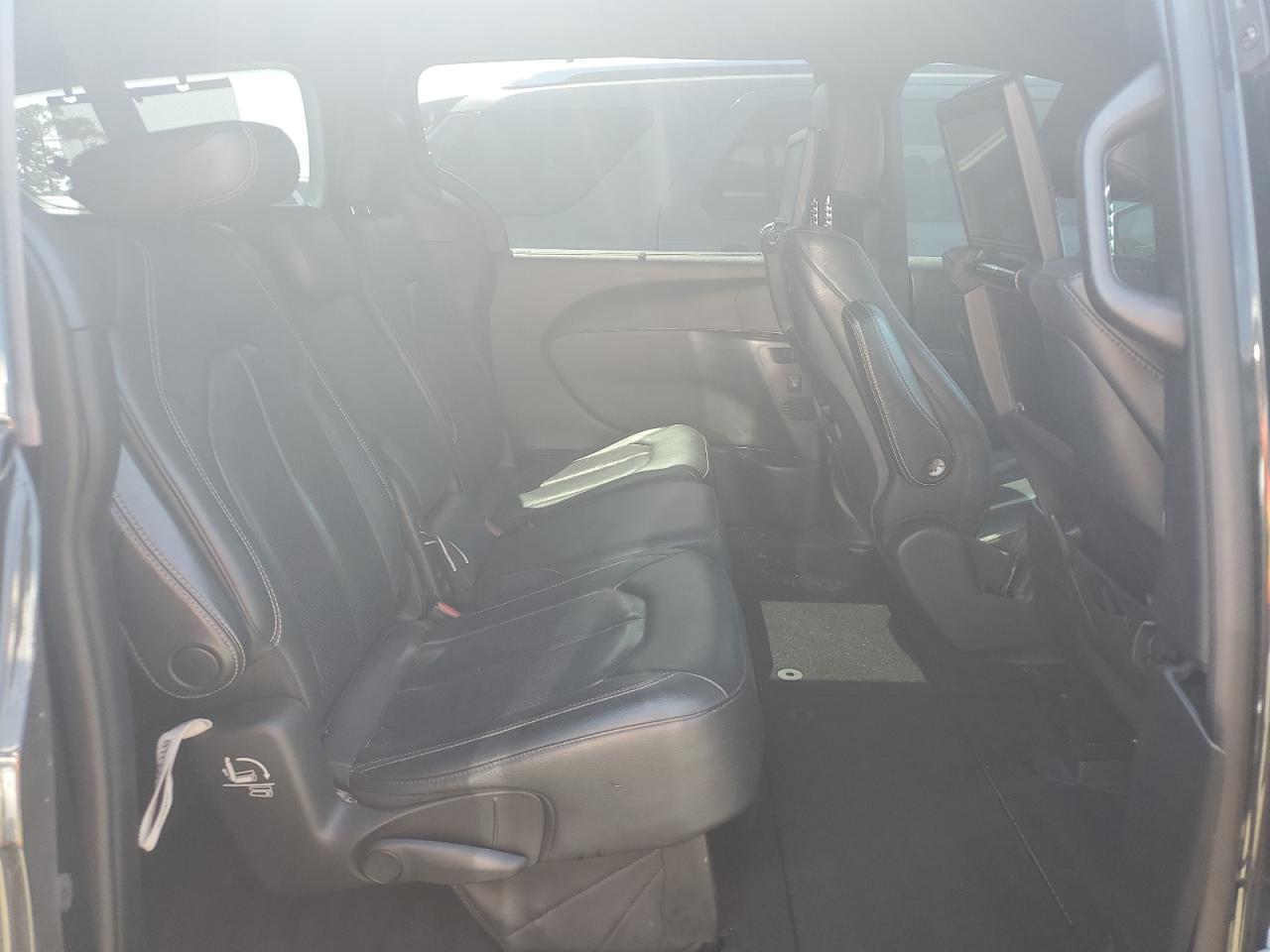 2020 Chrysler Pacifica - Image 11