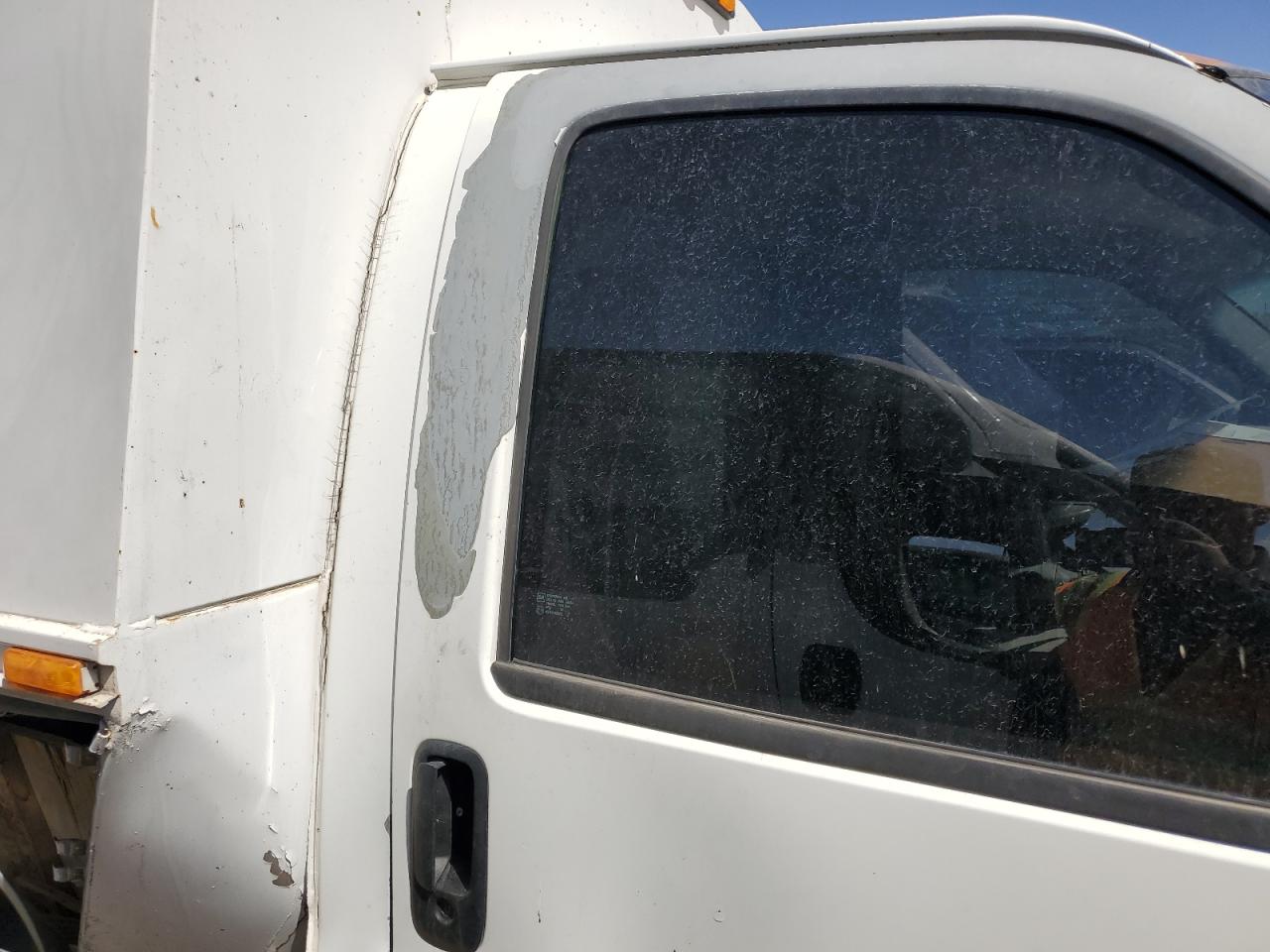 2003 Chevrolet Express - Image 10
