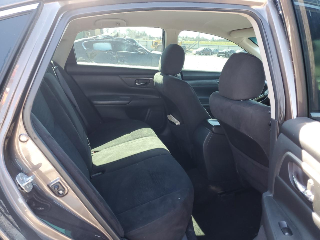 2015 Nissan Altima - Image 10