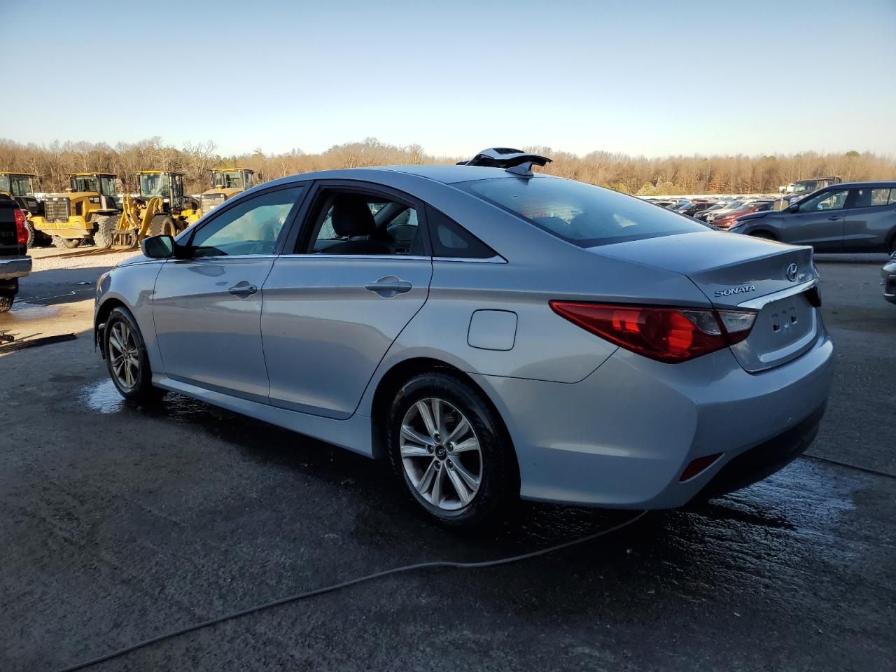 2014 Hyundai Sonata - Image 2