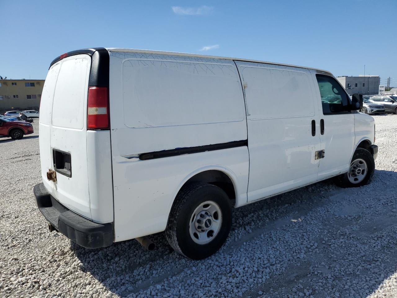2007 GMC Savana - Image 3