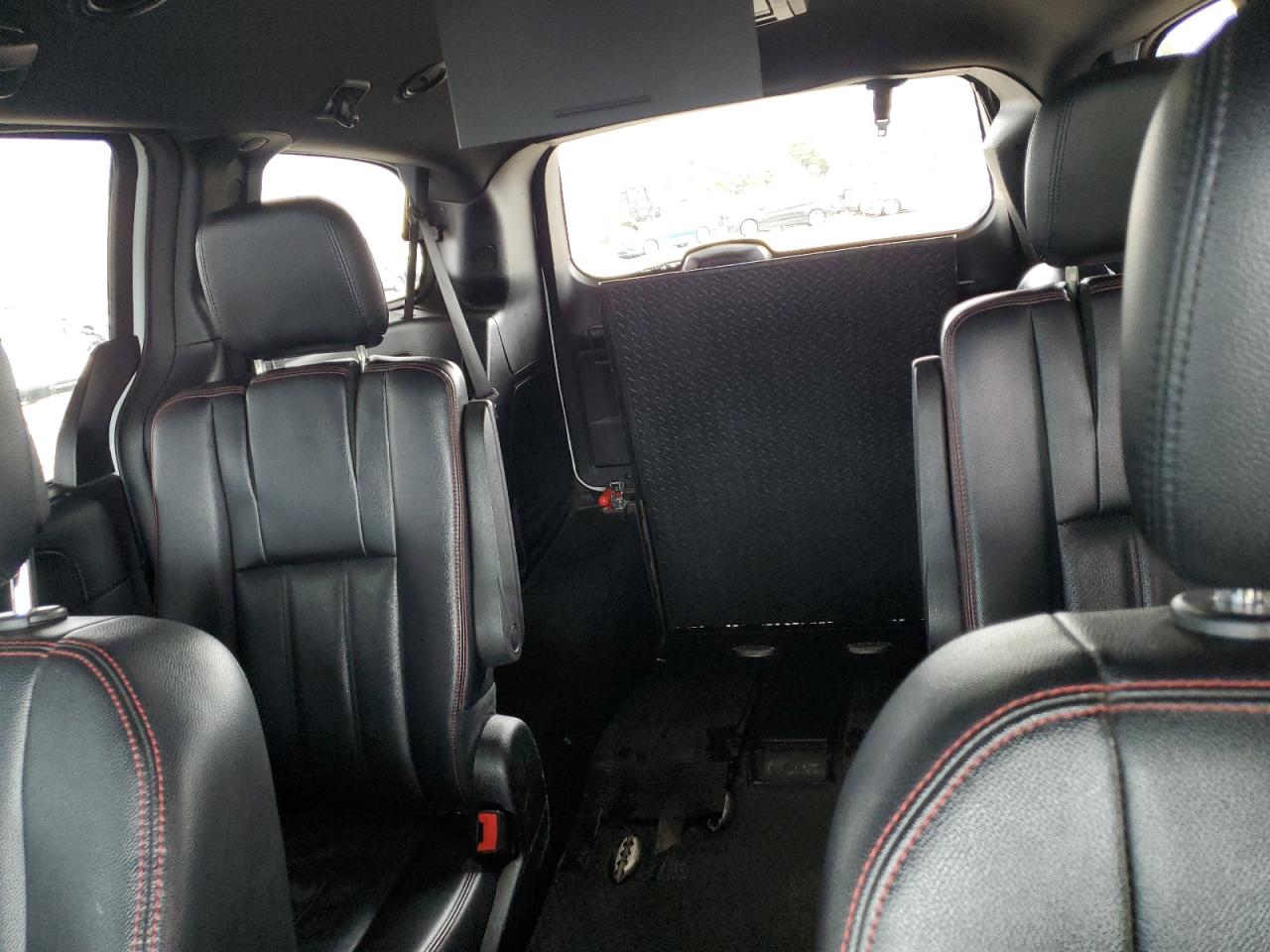 2018 Dodge Caravan - Image 10