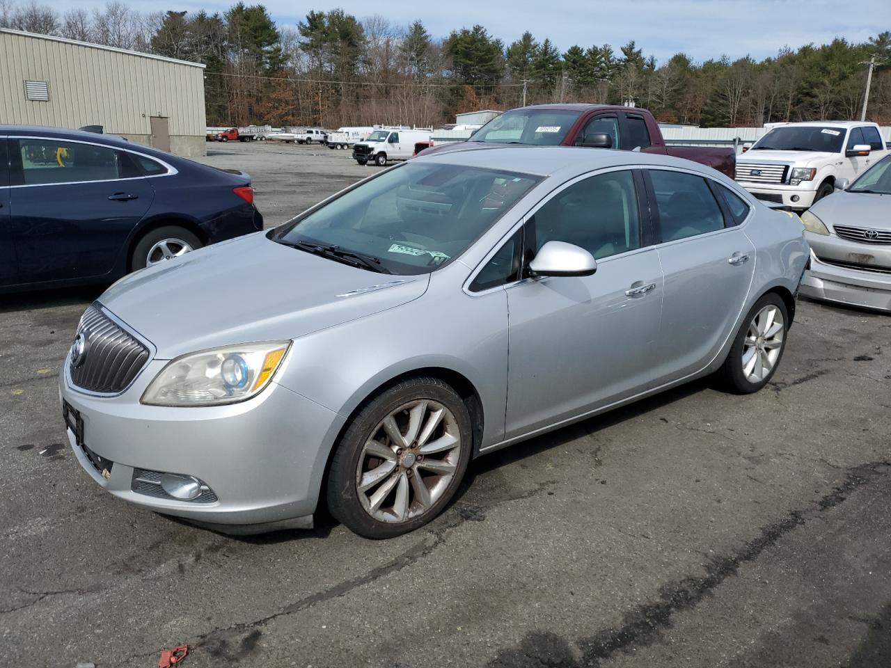 Exeter, RI에서 판매 중인 2013 Buick Verano - Rear End