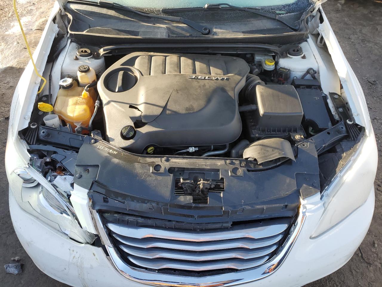 2014 Chrysler 200 - Image 11