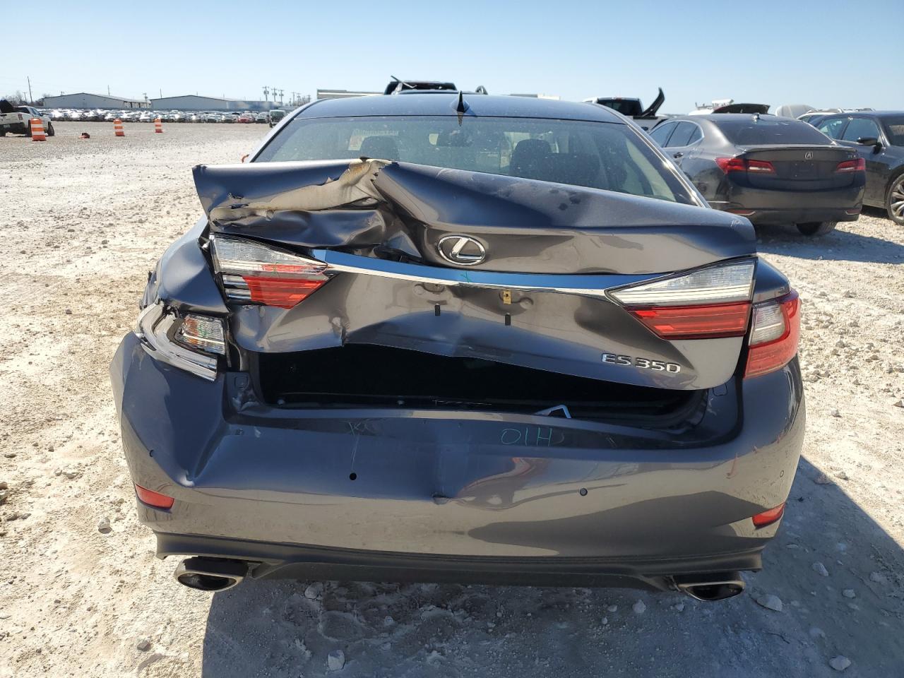 2016 Lexus ES - Image 6