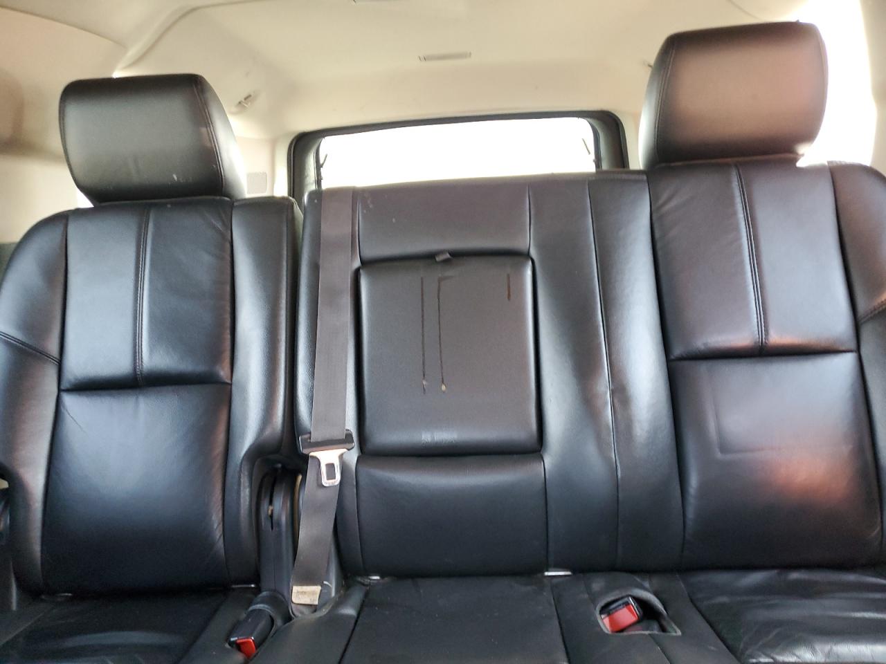 2012 Chevrolet Suburban - Image 10