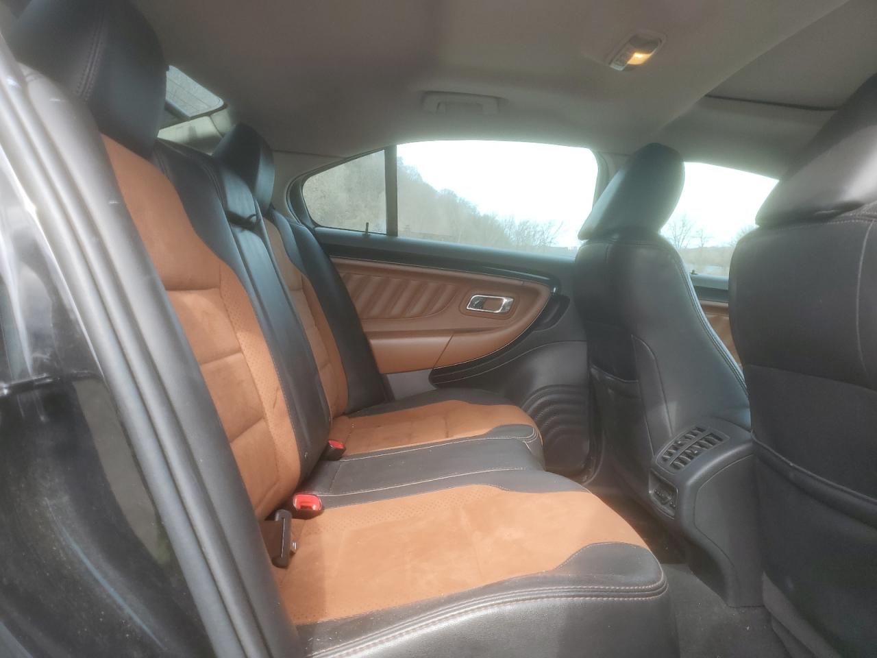 2010 Ford Taurus - Image 10