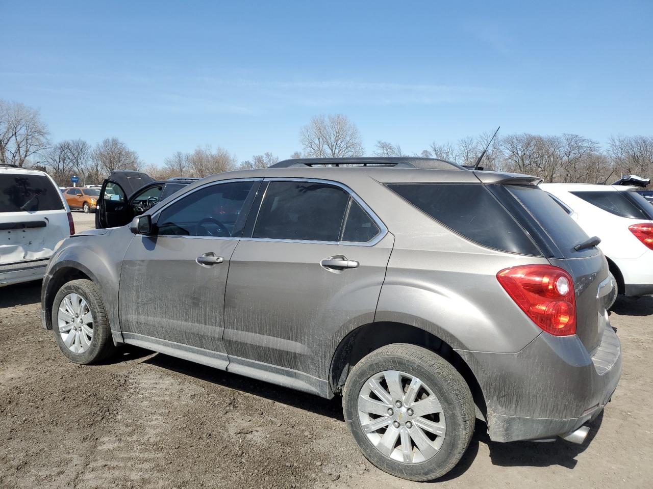 2011 Chevrolet Equinox - Image 2