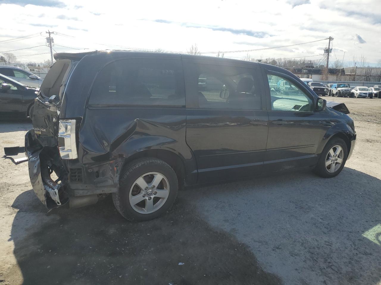 2010 Dodge Caravan - Image 3