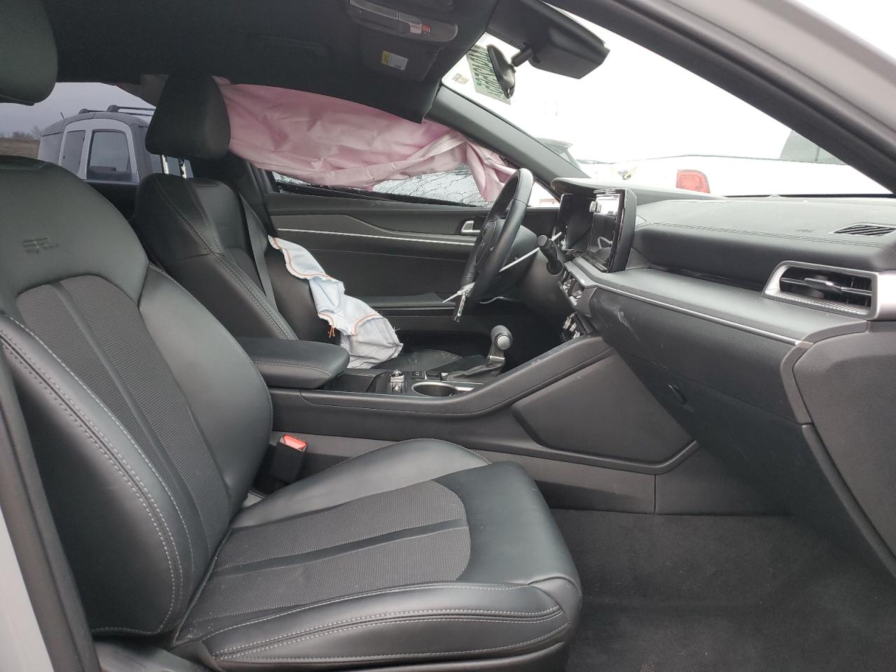 2024 Kia K5 - Image 7