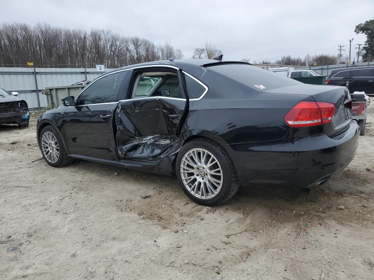 2014 Volkswagen Passat - Image 2