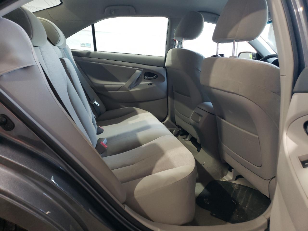 2010 Toyota Camry - Image 10