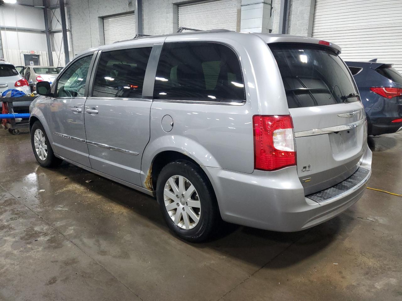 2014 Chrysler Town & Country - Image 2