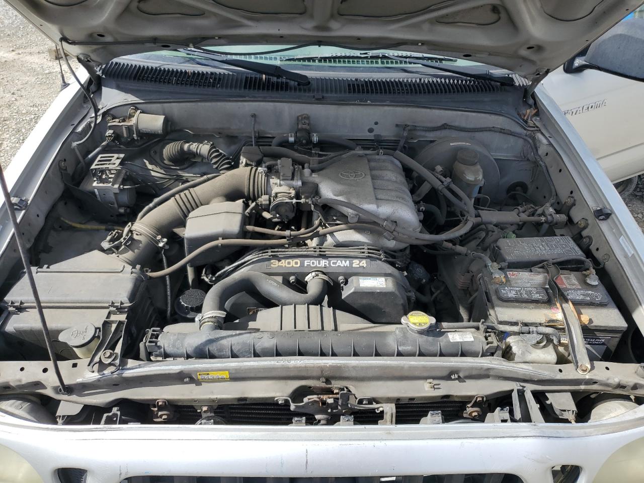 2004 Toyota Tacoma - Image 12