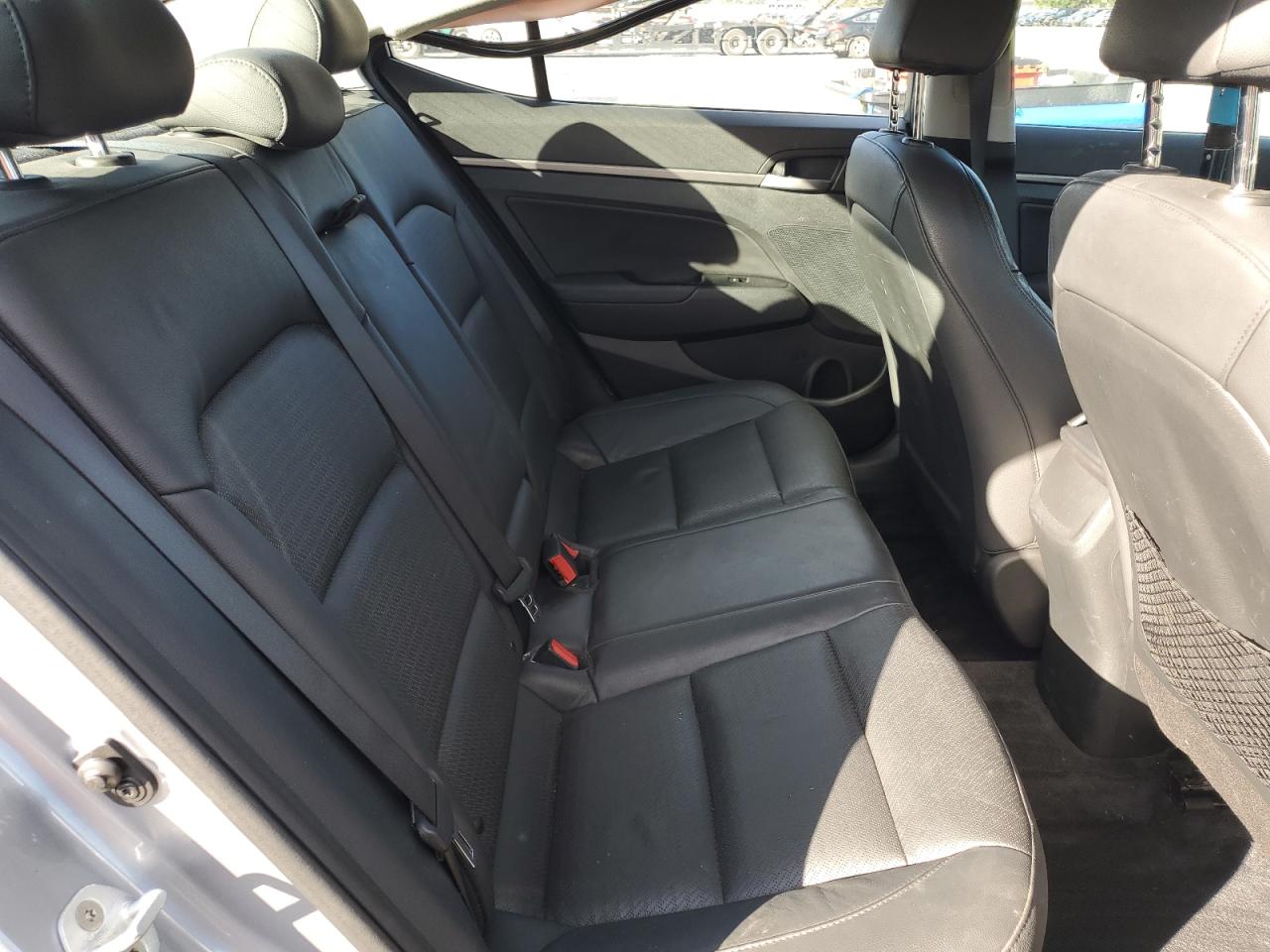 2017 Hyundai Elantra - Image 10
