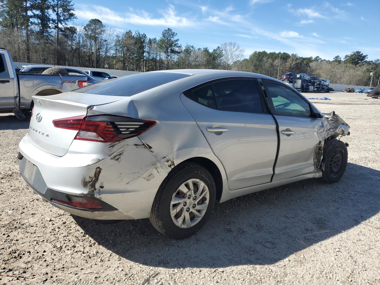 2019 Hyundai Elantra - Image 3