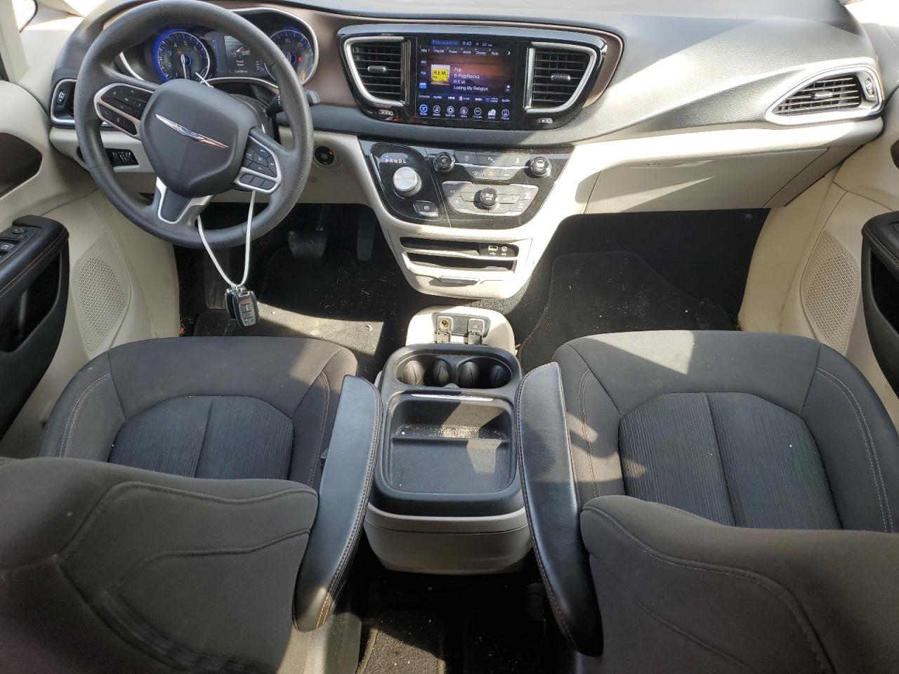 2017 Chrysler Pacifica - Image 8