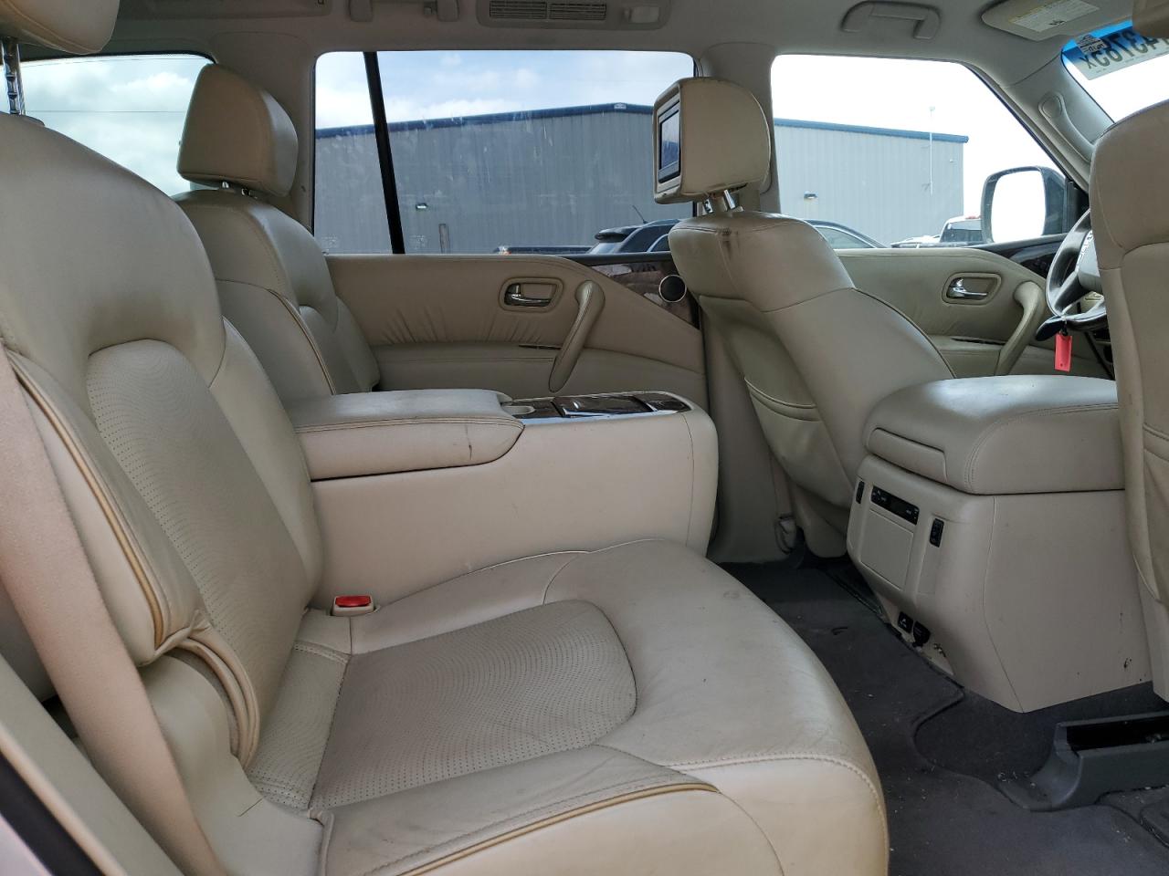 2017 Infiniti QX80 - Image 11
