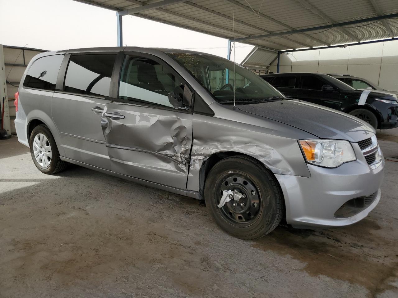 2017 Dodge Caravan - Image 4