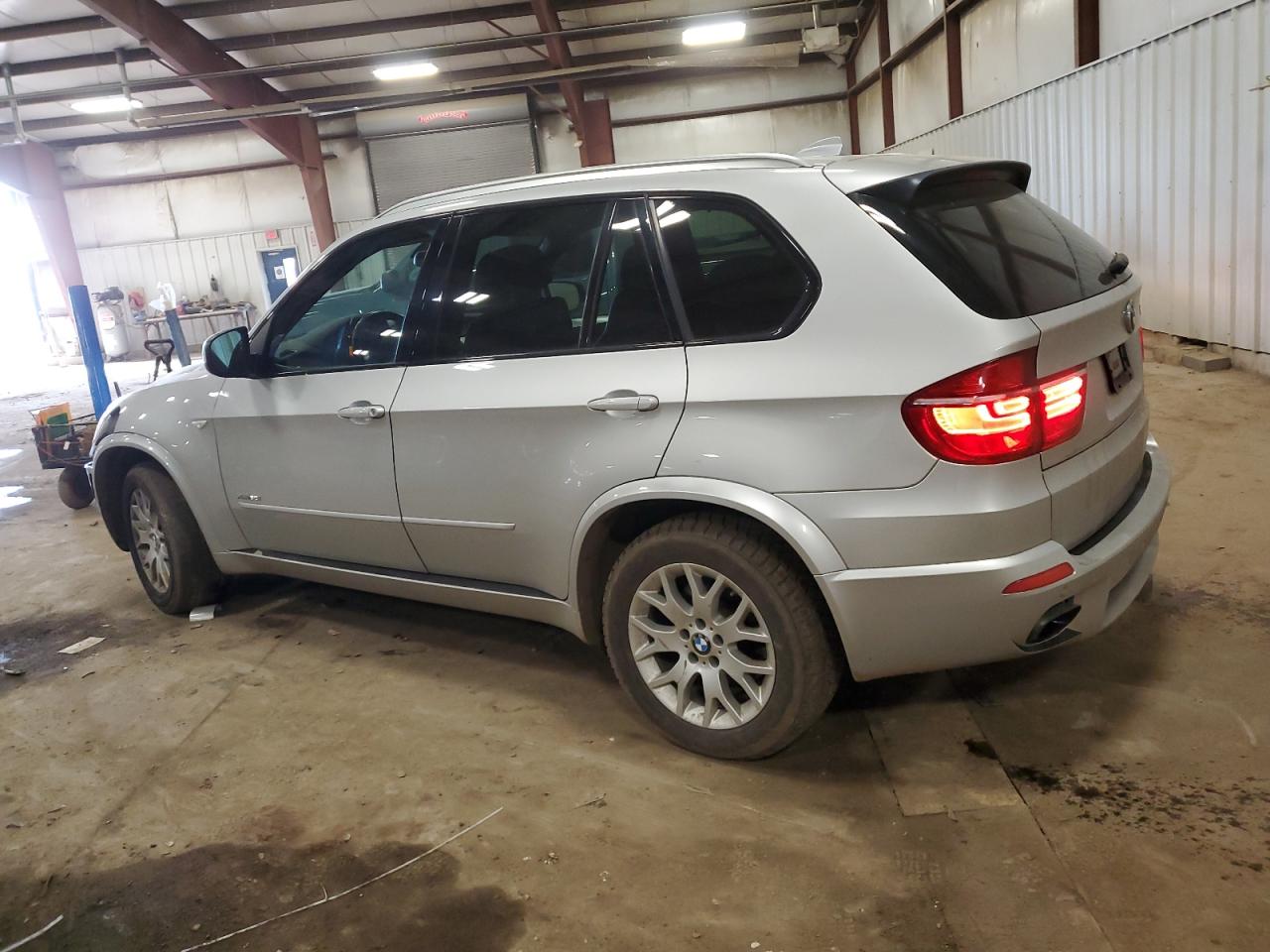 2011 BMW X5 - Image 2