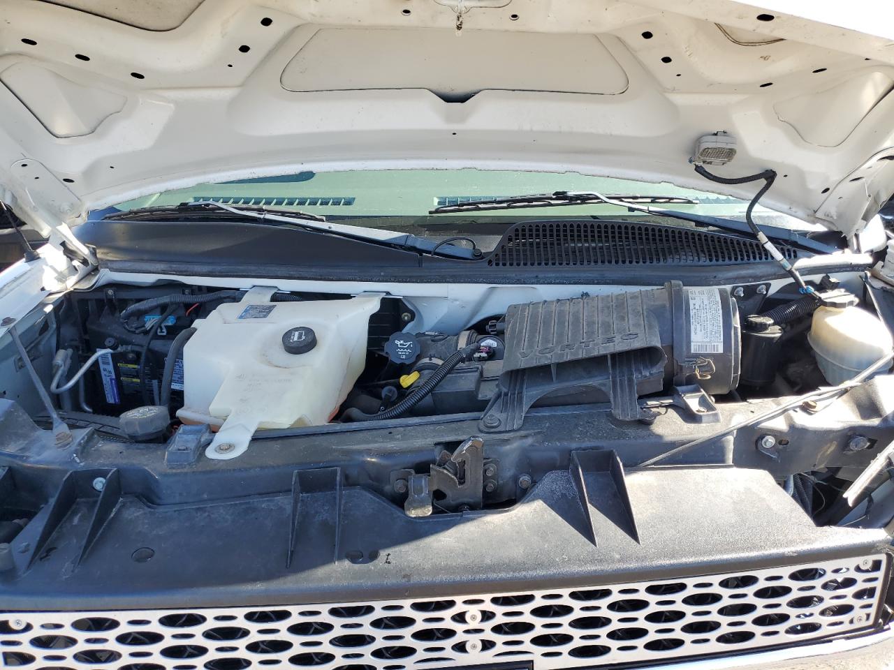 2005 Chevrolet Express - Image 12