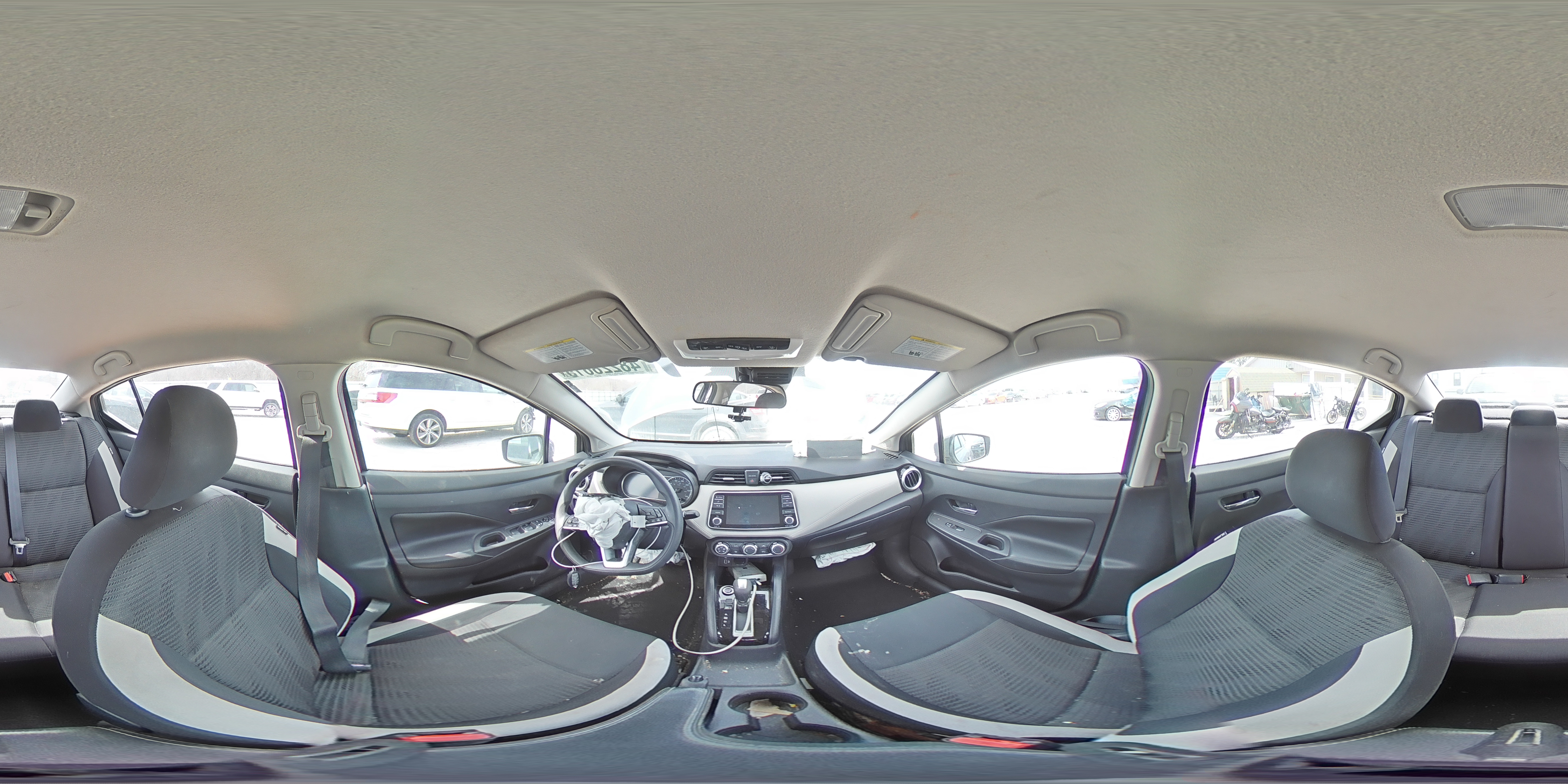 2020 Nissan Versa - Image 12
