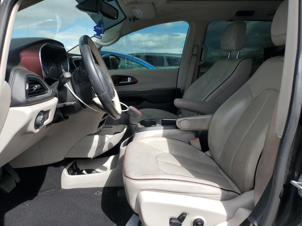 2020 Chrysler Pacifica - Image 7