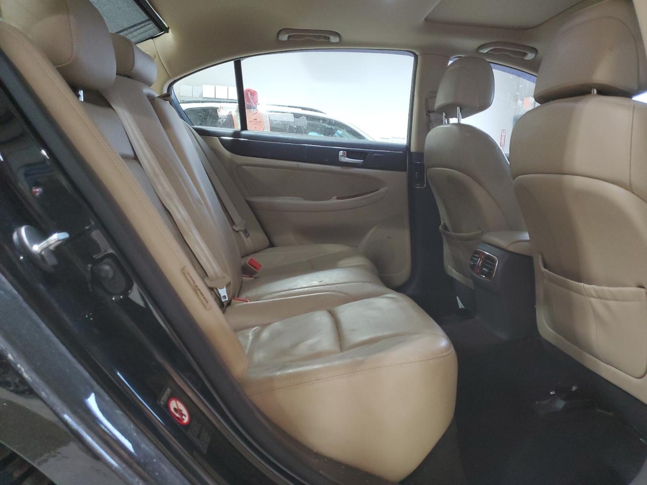 2013 Hyundai Genesis - Image 10