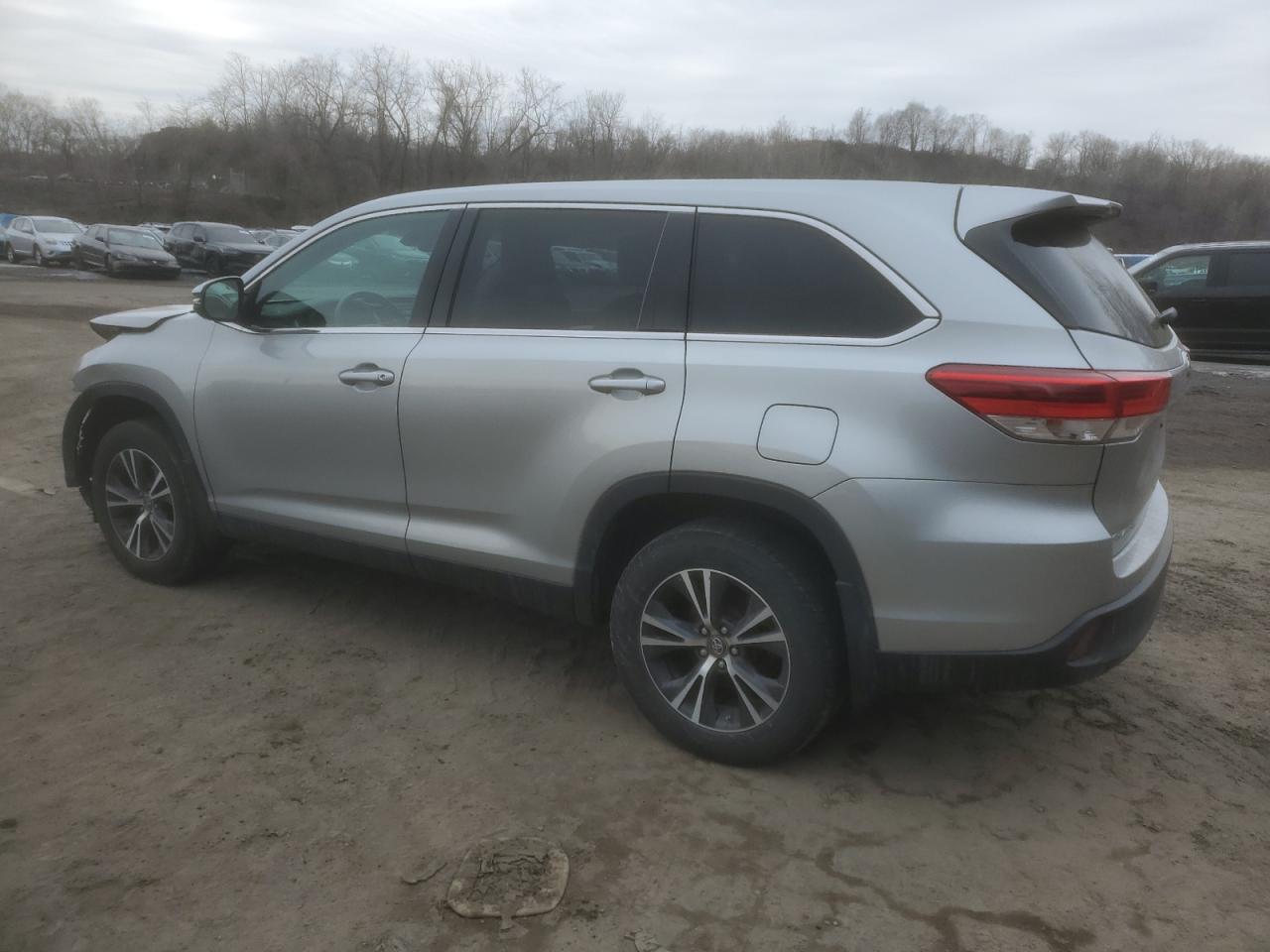 2019 Toyota Highlander - Image 2