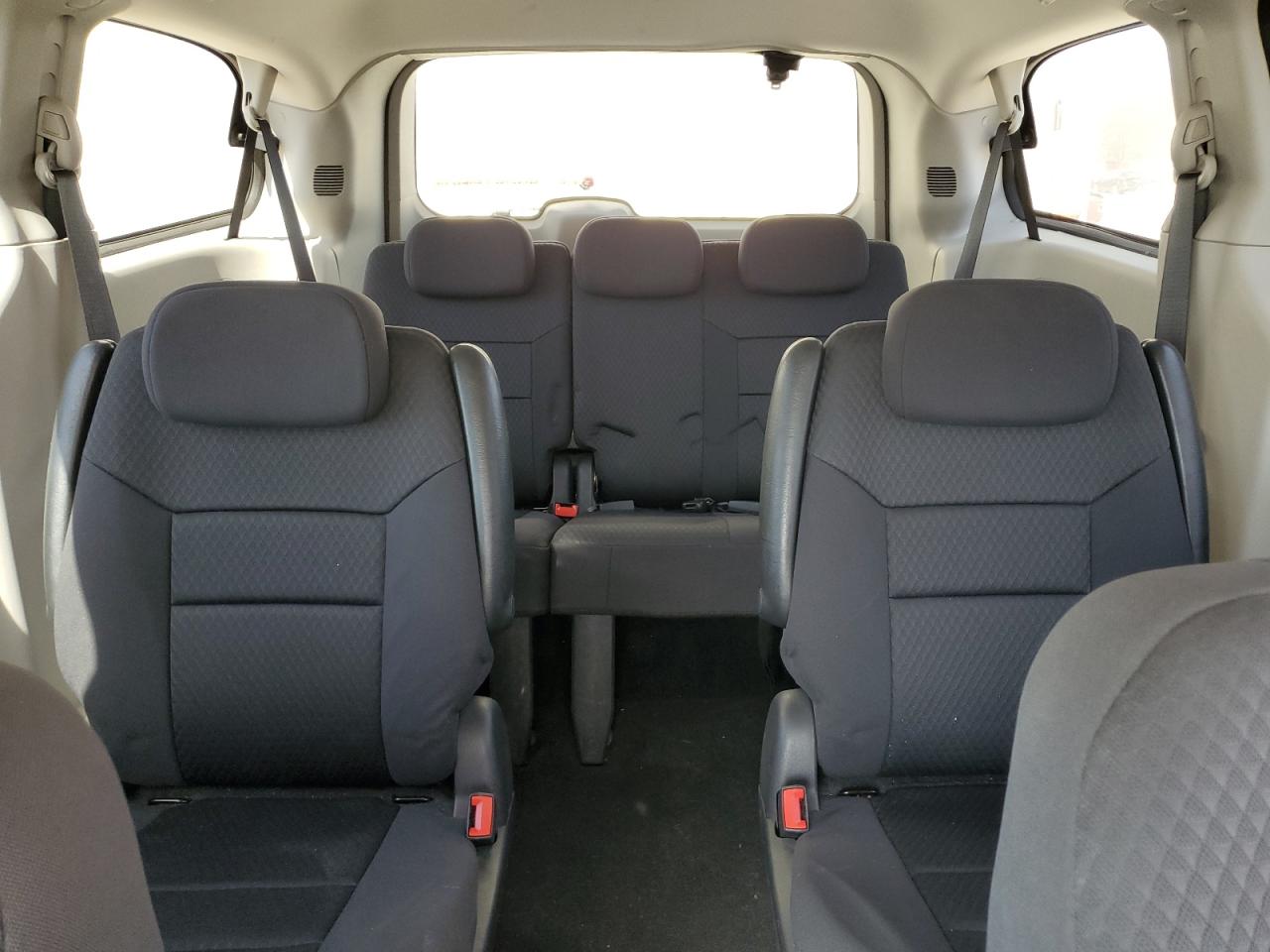 2010 Dodge Caravan - Image 10