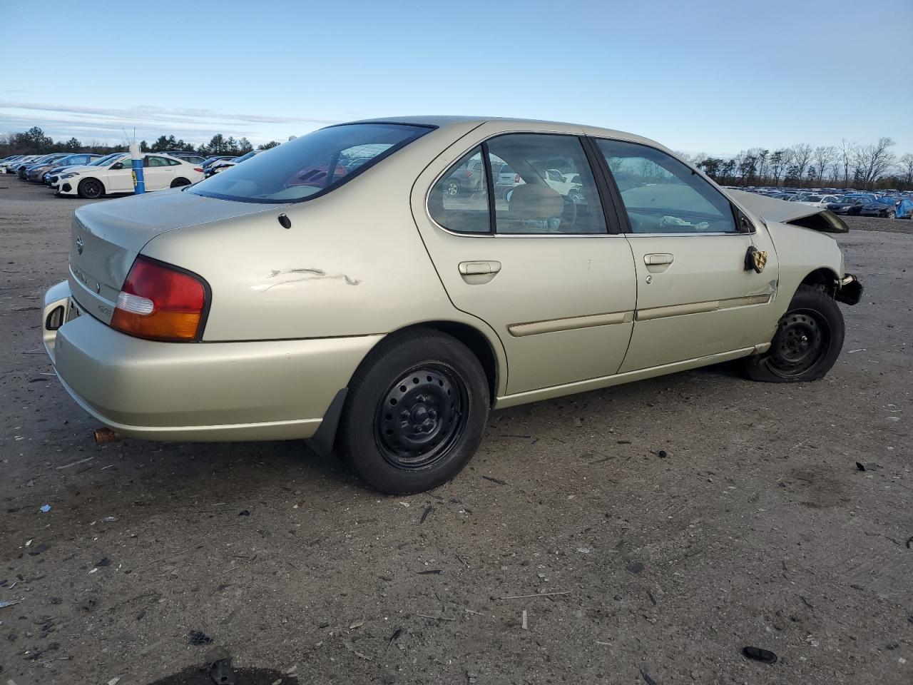 1998 Nissan Altima - Image 3