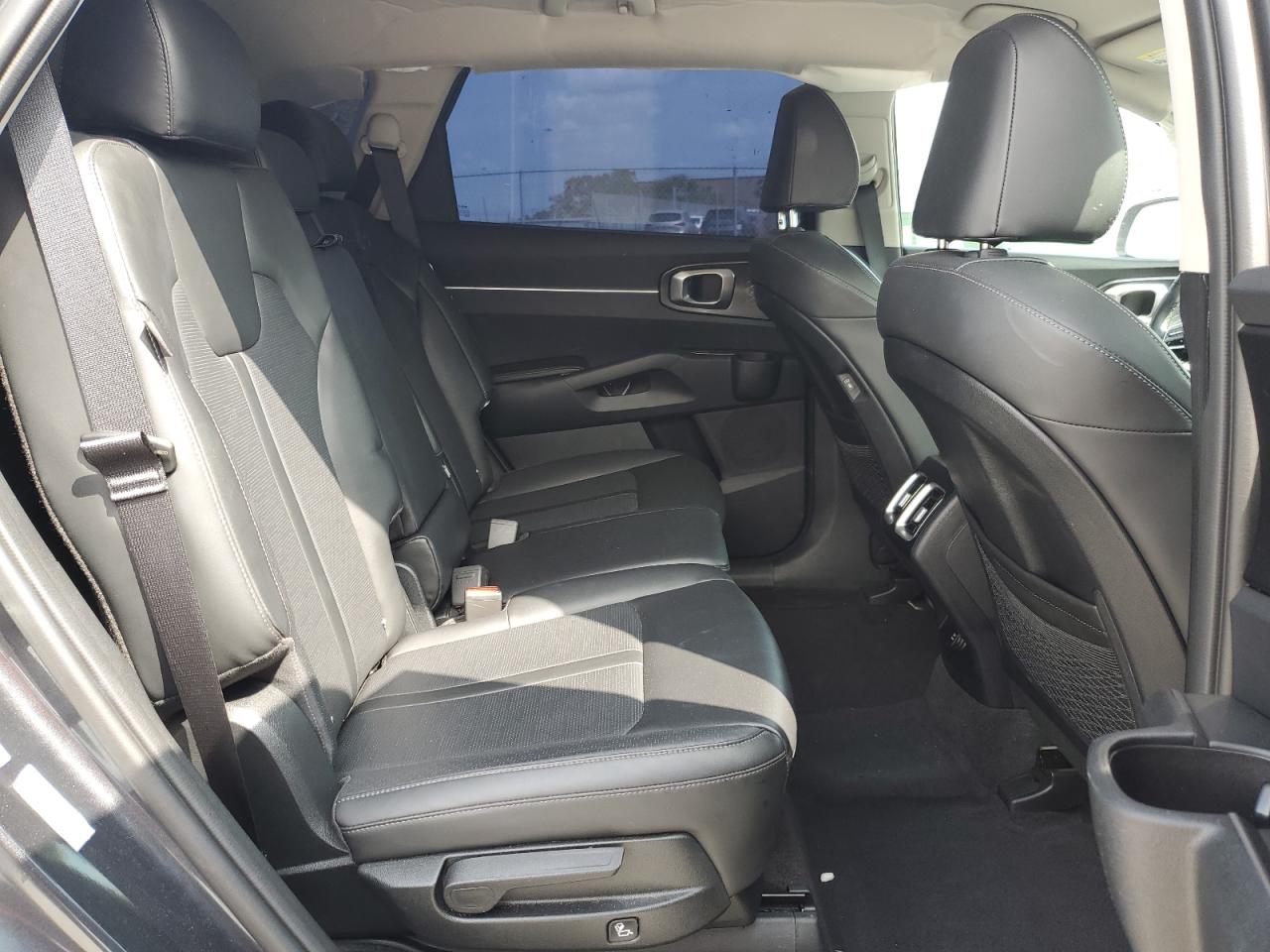 2024 Kia Sorento - Image 11