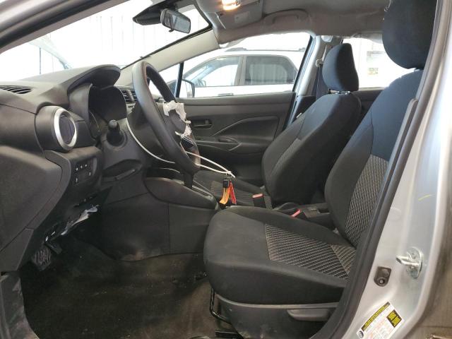  NISSAN VERSA 2023 Сріблястий