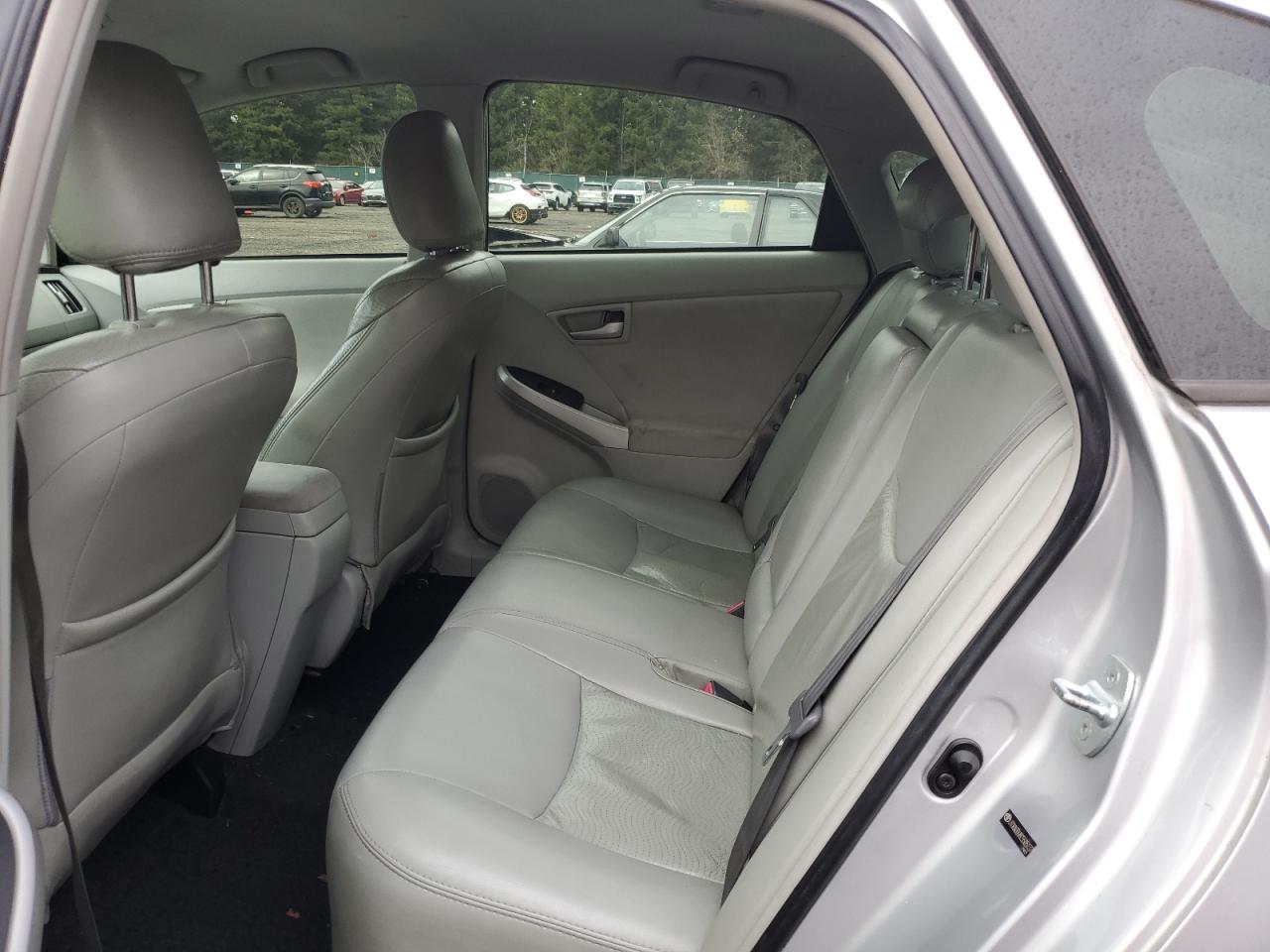 2012 Toyota Prius - Image 10