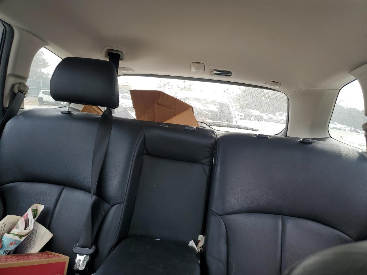 2011 Subaru Outback - Image 10