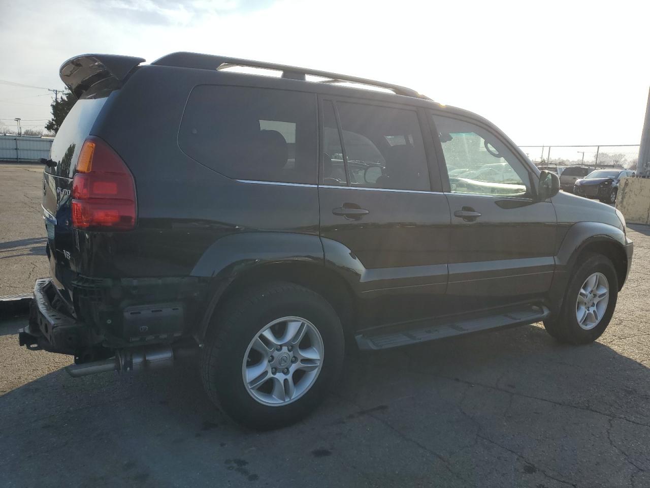 2004 Lexus GX - Image 3